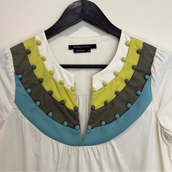 BCBGMAXAZRIA Short Sleeve Covered Button Blouse - Size XS - Picture 3 of 10